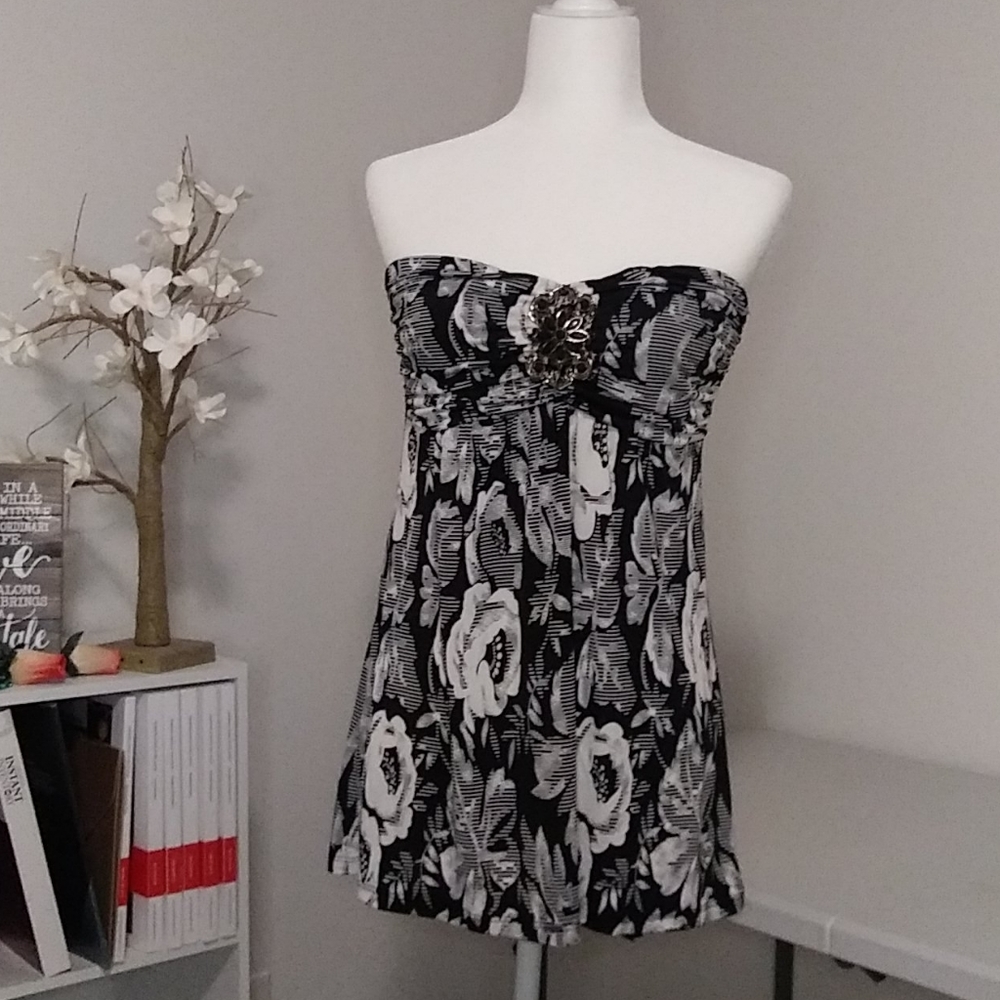 Floral medallion strapless blouse